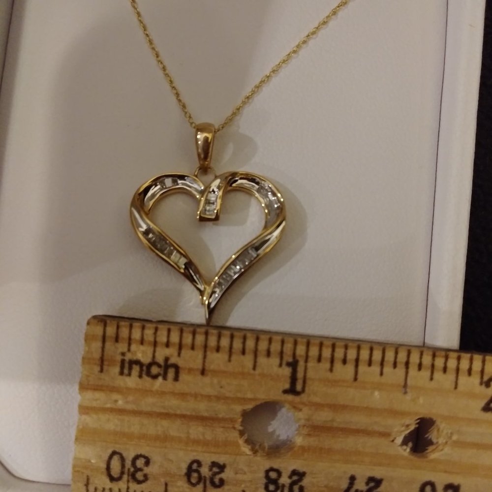 New Fred Meyer Gold and Diamond Heart Pendant